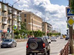 18-летний камышанин ночью изрезал ножом москвича на улице Ленина в Камышине, возбуждено уголовное дело