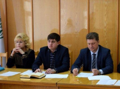 Все руководство Камышина собралось считать, сколько нужно мешков с песком, чтобы не «утонуть» по весне