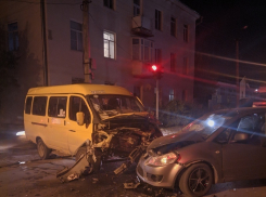 Камышане сообщают в соцсетях об аварии на улице Ленина