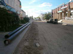 Реконструкция улицы Октябрьской в Камышине начала подавать признаки жизни