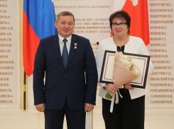 Главный защитник тех, кто очень нуждается в этой защите в Камышине, - Елена Кондраева награждена грамотой президента