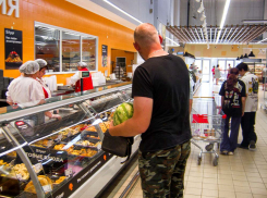 В Камышине сетевики начали сбивать цену на арбузы