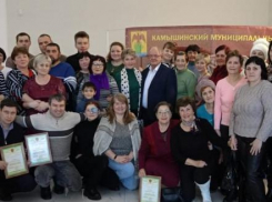 В Камышинском районе на концерте «Петров Вал Zа наших!» собрали 77 тысяч на «гуманитарку» для СВО