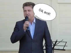 «В Камышине все через ж...!» - возмущенные реплики о нечищеных дорогах и кварталах горожане скрепили в соцсетях портретом градоначальника