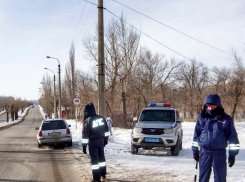 Госавтоинспекция Волгоградской области заявила, что мониторит обстановку на автодорогах, которую усложняют осадки