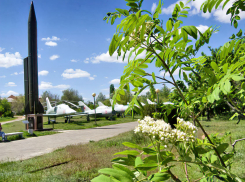 В Камышине в парке Победы покрасили ракету-памятник