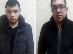 Двое парней вошли в роль «ночных бабочек» и женскими голосами собирали по телефону мзду за фейковые интим-услуги