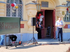 Спикер Камышинской городской думы Владимир Пономарев прибыл поздравлять музей