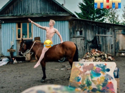 Камышанин, известный актер театра и кино Вячеслав Чепурченко снялся обнаженным в премьерном сериале «Жуки»