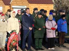 В Камышине почтили память комсомольцев-добровольцев в парке их имени, камышан заранее на встречу не позвали