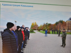 Парни из Камышина отправились служить Родине, пришел ли кто-нибудь от власти сказать им напутственное слово - неизвестно