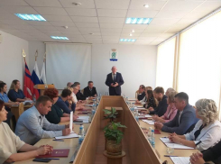 Новый- «старый» спикер Камышинской городской думы заявил на камеры: дума обновлена на треть, и все «авторитетные, уважаемые лица» (ВИДЕО)