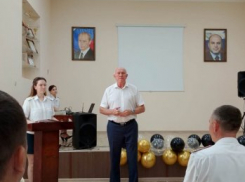 Спикер Камышинской городской думы поздравлял колонию, в чем событийность момента - неизвестно