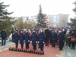«Пришел приказ, подняли нас, и вот уже ревут моторы»: в Камышине в годовщину вывода войск из Афганистана прошел митинг и возложение цветов