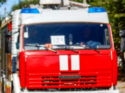 Утром 1 сентября в селе Умет Камышинского района загорелся деревянный дом