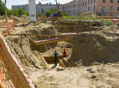 Скоро отопительный сезон, а на улице Ленина энергетики все раскопали, - камышанка