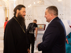 Андрей Бочаров поздравил с юбилеем митрополита Волгоградского и Камышинского Феодора