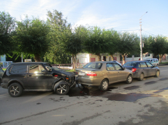 «Как эти водители рулят, и куда смотрят?» - камышане о ДТП на улице Пролетарской 21 сентября
