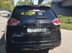 Лидер волгоградских жириновцев задом протаранил шлагбаум у администрации