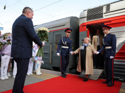 Кто в Волгоградской области сможет получить стипендию Александры Пахмутовой, и сколько она составляет?