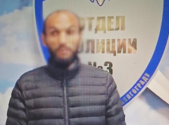Волгоградские полицейские задержали курьера, переводившего денежные средства мошенникам (ВИДЕО)