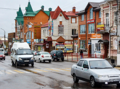Кого из камышинских водителей власти отметили в профессиональный праздник