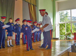 В школе №18 Камышина прошло торжественное посвящение младшеклассников в кадеты