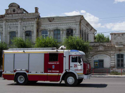 В Камышине пришлось эвакуировать 15 человек из-за пожара на улице Спортивной