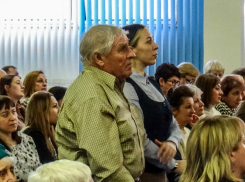 В Камышине градоначальника «ткнули носом» в проблему 24-го автобусного маршрута (ВИДЕО)