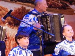 Переливы, перезвоны, родники чистых мелодий: зал покорил фестиваль народной музыки «Камышинские самоцветы»  (ВИДЕО)