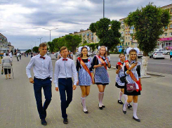 Академик Геннадий Онищенко предложил переместить выпускные вечера школьников из ресторанов в парки