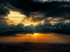 Оперативники разбираются в смерти пожилой женщины, сделавшей смертельный шаг из больничного окна