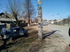 В городе Петров Вал Камышинского района не смогли разъехаться две отечественных легковушки, а в больницу попала четырехлетняя кроха