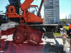 Что за яму разрыли на 3-м микрорайоне в Камышине - трубу с горячей водой рвануло? - камышанин