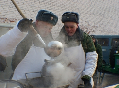 2 февраля камышан ждут митинг, выставка боевой техники, полевая кухня, спектакль и концерт