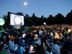 18 августа камышан зовут на набережную посмотреть кино под открытым небом