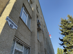 В Камышине неподалеку от администрации города в полнеба горела очередная мусорка (ВИДЕО)