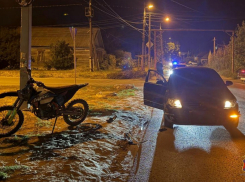 В тихом селе Камышинского района водитель иномарки снес мотоциклиста без прав