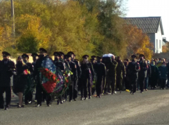 В Камышине прощаются с трагически погибшим подполковником внутренней службы Андреем Малеевым