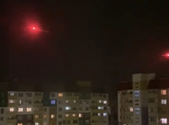 В ночном небе над Волгоградской областью проплыли неопознанные красные объекты