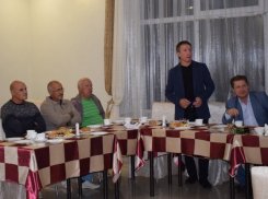 Станислав Зинченко за чаем поговорил с яхтсменами о чемпионате России по парусному спорту, который пройдет в Камышине на следующей неделе