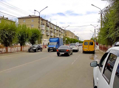 В Камышине на улице Ленина вспыхнул «Ситроен»