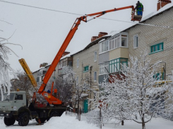 В поселке Мичуринский Камышинского района восстановили все три кровли, обрушившиеся под тяжестью снега