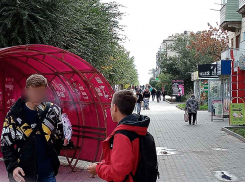 Почему  молодежь курит на улицах и остановках в Камышине, и все на это закрывают глаза? - камышанка