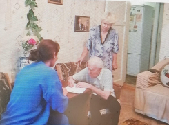 101-летний защитник Сталинграда Павел Андреев проголосовал на выборах в Камышине