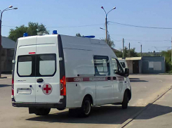 В Камышине дама-водитель задом автомобиля сбила пенсионера