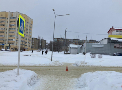 В Камышине молодая женщина-водитель сбила пешехода на заметенной снегом «зебре» в третьем микрорайоне