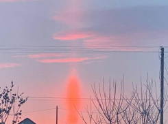 Что за яркие световые столбы наблюдали в небе волгоградцы?