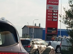 В Волгоградской области хотят отменить штрафы за непристегнутый ремень в очередях на заправках