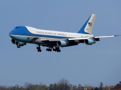 Под угрозой борт №1 США, Рубио и Хегсет: неизвестные БПЛА появились над авиабазой под Вашингтоном